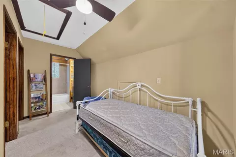 Bedroom - 120 Cedar Ln, Hermann, MO 65041 photo 4 of 9