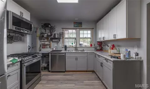 Kitchen - 27 Irene Ln, Rolla, MO 65401 photo 1 of 2
