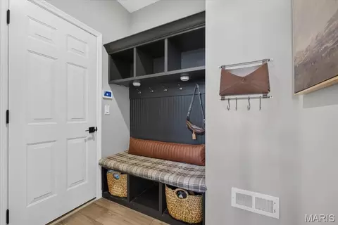 Entry Way - 401 Burnley Dr, O'fallon, MO 63368 photo 3 of 5