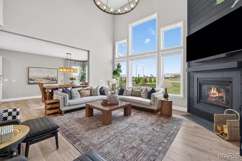 Living - 401 Burnley Dr, O'fallon, MO 63368 photo 3 of 5