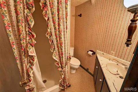 Bath - 948 Donna Dr, Jackson, MO 63755 photo 6 of 7