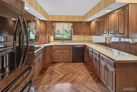 Kitchen - 948 Donna Dr, Jackson, MO 63755 photo 1 of 4