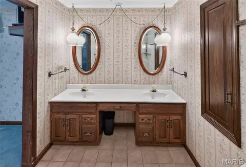 Bath - 948 Donna Dr, Jackson, MO 63755 photo 2 of 7