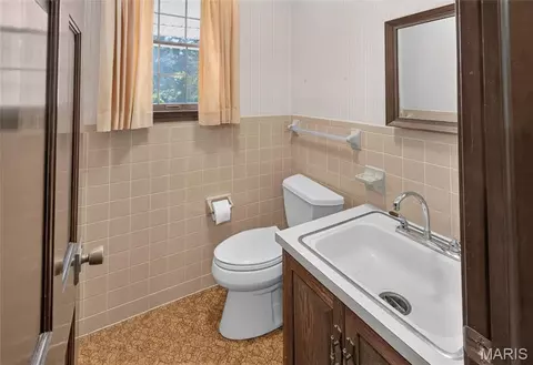 Bath - 948 Donna Dr, Jackson, MO 63755 photo 7 of 7