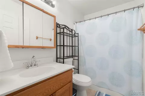 Bath - 426 Windy Hills Dr, Washington, MO 63090 photo 3 of 3