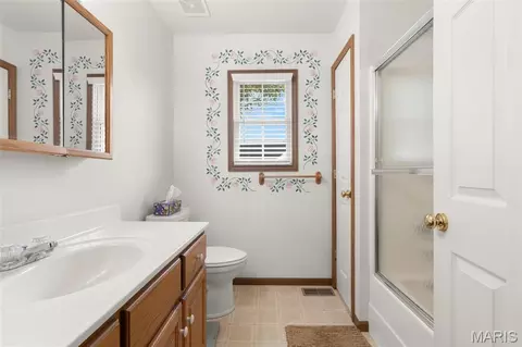 Bath - 426 Windy Hills Dr, Washington, MO 63090 photo 2 of 3