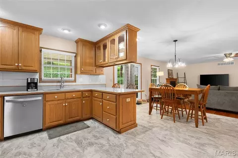 Kitchen - 426 Windy Hills Dr, Washington, MO 63090 photo 4 of 4