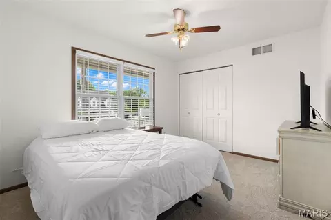 Bedroom - 426 Windy Hills Dr, Washington, MO 63090 photo 4 of 6