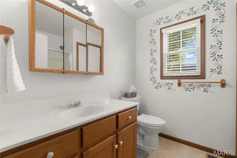 Bath - 426 Windy Hills Dr, Washington, MO 63090 photo 1 of 3