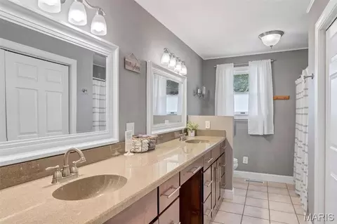 Bath - 518 W 7th St, Hermann, MO 65041 photo 1 of 7