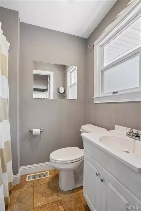 Bath - 518 W 7th St, Hermann, MO 65041 photo 5 of 7