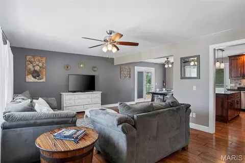 Living - 518 W 7th St, Hermann, MO 65041 photo 1 of 3