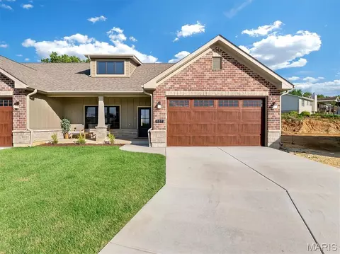 131 Stone Ledge Dr, Saint Clair, MO 63077