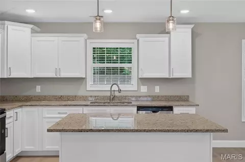 Kitchen - 5421 Flatrock Trce, Jackson, MO 63755 photo 2 of 2