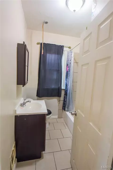 Bath - 5714 Pamplin Pl, Saint Louis, MO 63136 photo 1 of 2