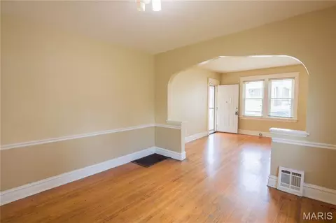Living - 5714 Pamplin Pl, Saint Louis, MO 63136 photo 2 of 3