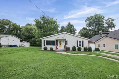 619 Thomas St, Edwardsville, IL 62025