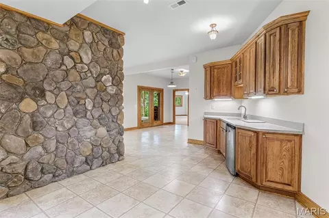 Entry Way - 744 Mound Rd, Festus, MO 63028 photo 4 of 4