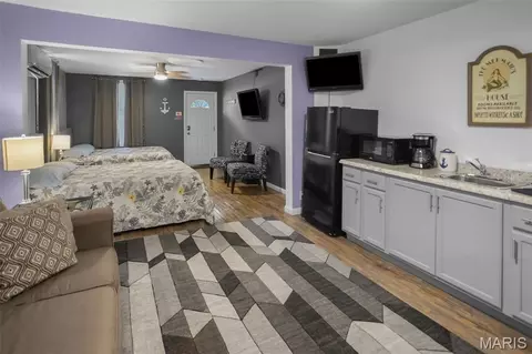 Bedroom - 111 Main St E, Grafton, IL 62037 photo 10 of 17