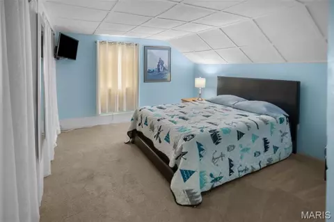 Bedroom - 111 Main St E, Grafton, IL 62037 photo 4 of 17