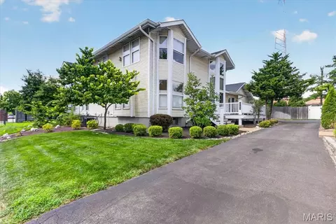 5783 Westminster Pl, Saint Louis, MO 63112