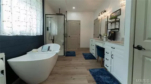 Bath - 1077 Bell Rd, Wright City, MO 63390 photo 2 of 3