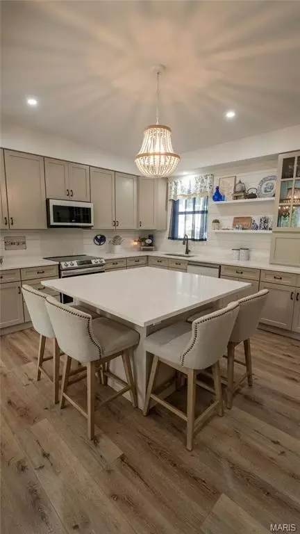 Kitchen - 1077 Bell Rd, Wright City, MO 63390 photo 3 of 4