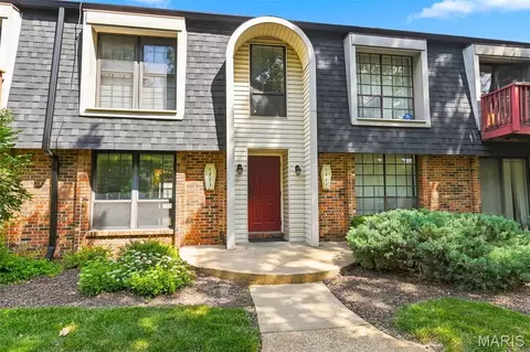 1111 Appleseed Ln #A, Olivette, MO 63132