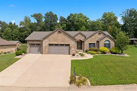 55 Liberty Ln, Highland, IL 62249