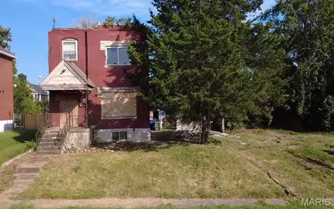 1472 Stewart Pl, Saint Louis, MO 63112