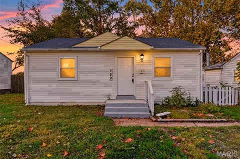 729 Beardsley Ct, Ferguson, MO 63135