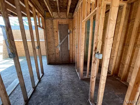 Entry Way - 732 Seagate Dr, O'fallon, IL 62269 photo 3 of 8