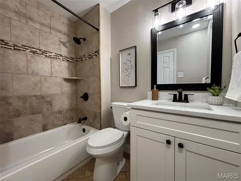 Bath - 754 Carman Woods Dr, Manchester, MO 63021 photo 3 of 5