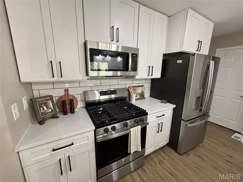 Kitchen - 754 Carman Woods Dr, Manchester, MO 63021 photo 3 of 6