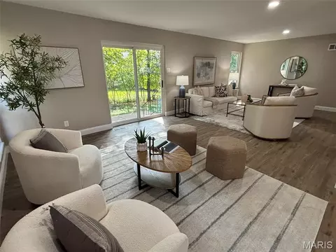 Living - 754 Carman Woods Dr, Manchester, MO 63021 photo 2 of 3