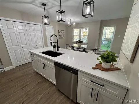 Kitchen - 754 Carman Woods Dr, Manchester, MO 63021 photo 4 of 6