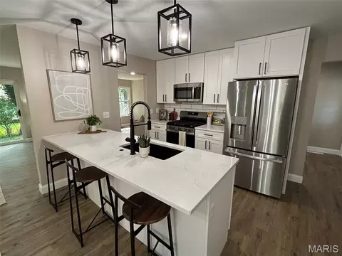Kitchen - 754 Carman Woods Dr, Manchester, MO 63021 photo 2 of 6