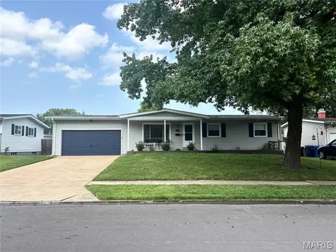 455 Humes Ln, Florissant, MO 63031