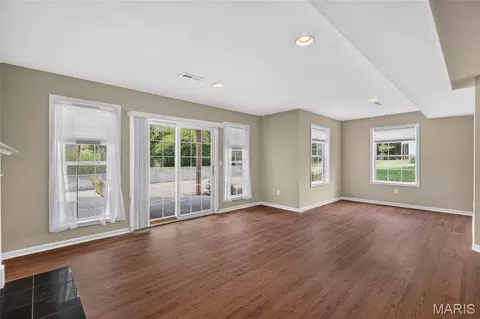 Living - 1635 Yale Ave, Rolla, MO 65401 photo 7 of 9