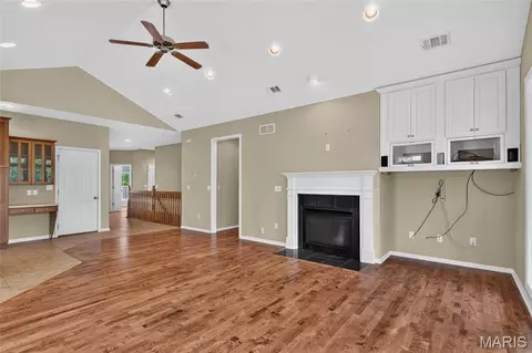 Living - 1635 Yale Ave, Rolla, MO 65401 photo 4 of 9