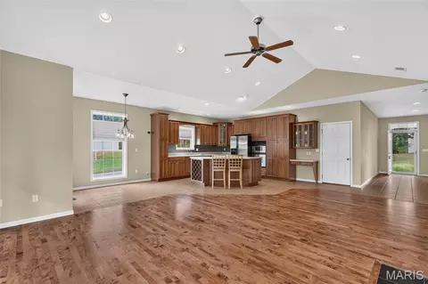 Living - 1635 Yale Ave, Rolla, MO 65401 photo 2 of 9