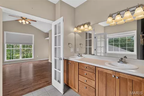 Bath - 1635 Yale Ave, Rolla, MO 65401 photo 2 of 6