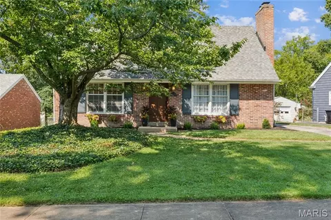 729 Chippendale Ct, Kirkwood, MO 63122