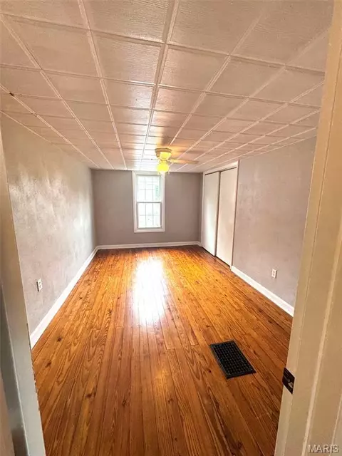 Bedroom - 406 W Springfield Ave, Union, MO 63084 photo 2 of 2