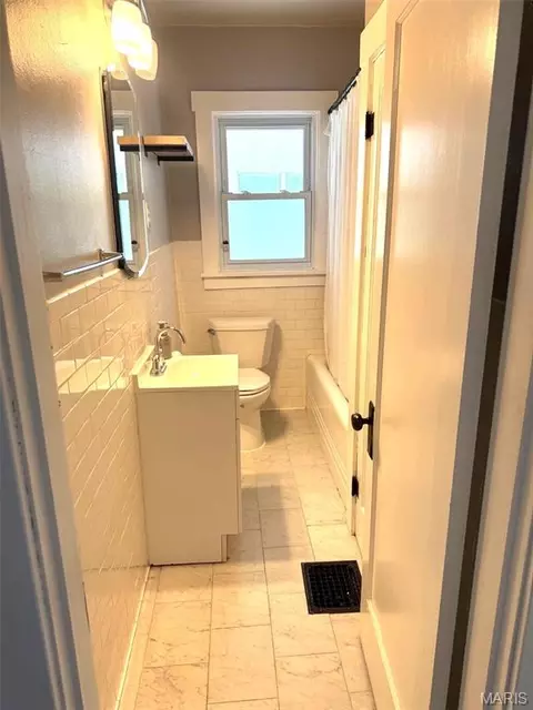 Bath - 406 W Springfield Ave, Union, MO 63084 photo 1 of 1