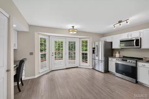 Kitchen - 1032 Oak Glen Cir, Ballwin, MO 63021 photo 3 of 3