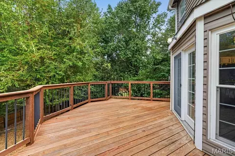 Exterior - 1032 Oak Glen Cir, Ballwin, MO 63021 photo 4 of 7