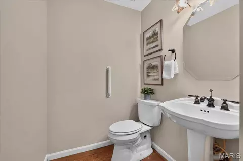 Bath - 1032 Oak Glen Cir, Ballwin, MO 63021 photo 1 of 5