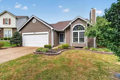 Exterior - 1032 Oak Glen Cir, Ballwin, MO 63021 photo 6 of 7