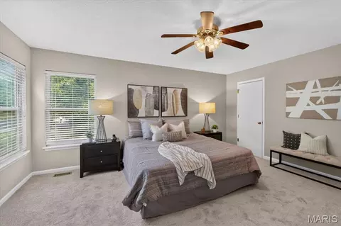 Bedroom - 1032 Oak Glen Cir, Ballwin, MO 63021 photo 2 of 9
